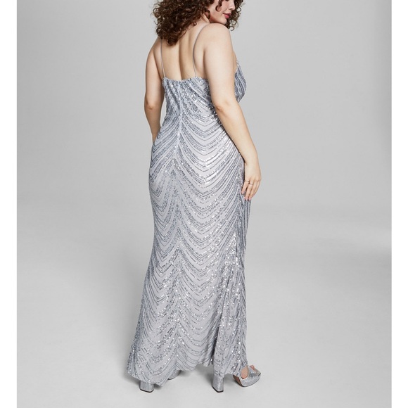 Silver sequins gown - Picture 2 of 13